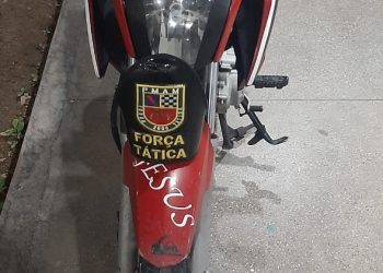 Polícia Militar apreende dois adolescentes com arma de fogo após assalto na zona norte