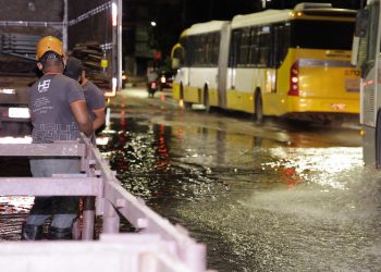 Prefeitura de Manaus inicia construção de pontes metálicas próximo à Alfândega, no Centro