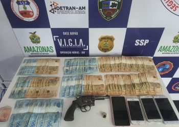 Mulher é presa pela Base Arpão por porte ilegal de arma de fogo