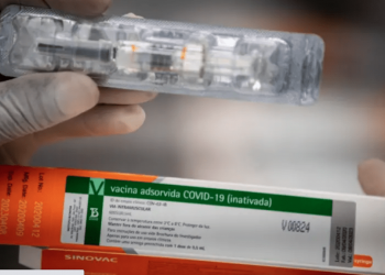 Butantan entrega 1,1 milhão de doses da CoronaVac ao Ministério da Saúde e paralisa produção da vacina