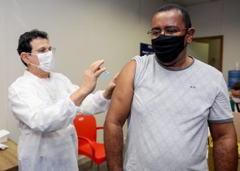 Prefeitura de Manaus faz repescagem de vacinação para pessoas de 55 a 59 anos   no sábado e segunda-feira