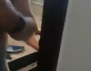 Vídeo: No dia do próprio aniversário, homem flagra esposa na cama com ‘Ricardão’.
