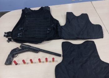 Polícia Militar prende homem com colete balístico e arma de fogo na zona sul