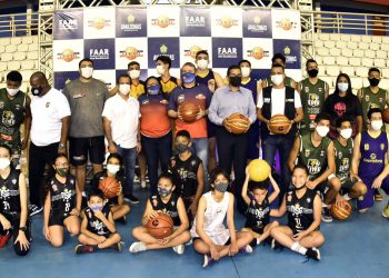 Governo do Amazonas anuncia fomento ao basquete amazonense com 1.300 bolas para diversas categorias