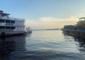 Homem morre afogado após pular de balsa em rio no porto de São Raimundo
