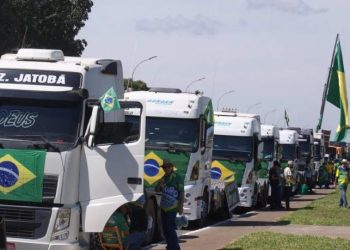 Após pedido do presidente Jair Bolsonaro, caminhoneiros liberam rodovias federais