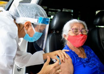 Idosos do Amazonas receberão dose de reforço contra Covid a partir desta quarta (15)