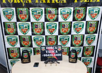 No bairro João Paulo II, PMAM detém homem com arma de fogo e munições