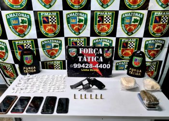 Polícia Militar prende três homens com armas e drogas, na Comunidade Mundo Novo