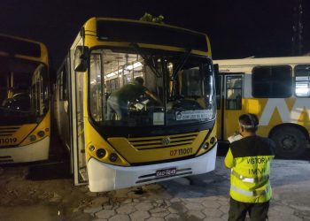 Prefeitura de Manaus vistoria empresa de ônibus para verificar condições dos veículos
