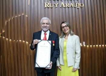 Fapeam destaca trajetória do médico e pesquisador Marcus Barros, homenageado na Aleam