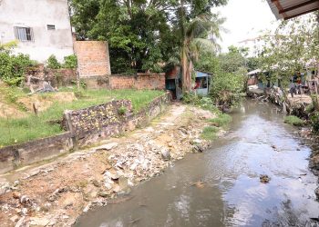Prefeitura implanta nova ponte em madeira no bairro Coroado