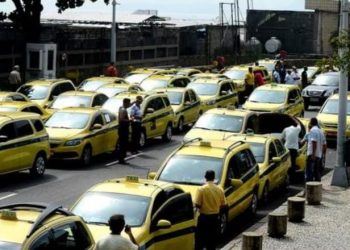 Bolsonaro sanciona isenção de IPI a taxistas, motoristas de App e pessoas com deficiência para compra de carro