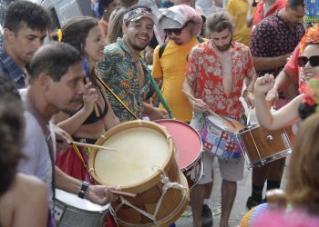 Com novos casos de covid-19, Rio cancela blocos de rua no carnaval