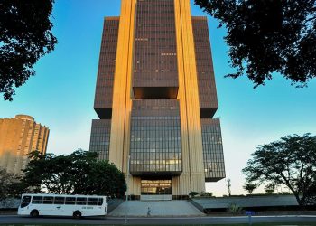 GREVE FEDERAL: Servidores do BC começam a entregar cargos de chefia e prometem greve dia 18