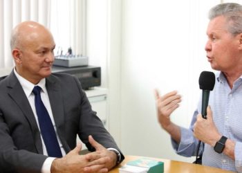 Pesquisa mostra que Artur Neto e Coronel Menezes seguem na frente na corrida pelo senado, além da liderança de Bolsonaro e crescimento de Wilson Lima