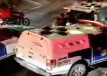 Mulher é presa e quatro adolescentes são apreendidos após roubo do carro de uma policial militar