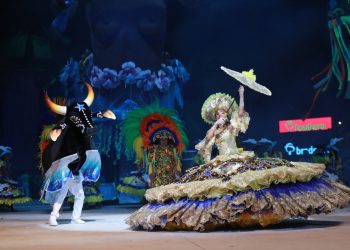 Caprichoso abre segunda noite do Festival de Parintins exaltando lutas de povos amazônidas