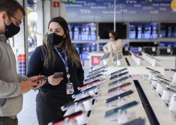 Confiança do consumidor cresce 0,5 ponto em julho