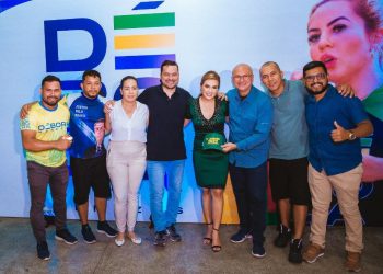 Débora Menezes comemora aniversário e lança pré-candidatura à deputada estadual
