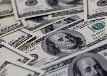 Dólar cai para R$ 5,07 e fecha no menor nível em dois meses