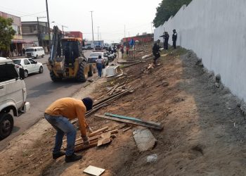 Ação integrada da prefeitura de Manaus desmobiliza ocupação ao lado do Disa Leste