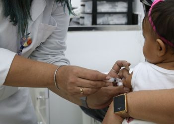 Vacinação infantil: campanha mira poliomielite e outras doenças