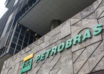 Petrobras reduz preços da gasolina de aviação em 15,7%