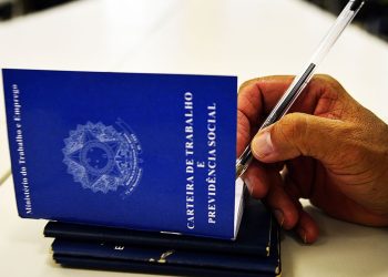 Desemprego cai para 8,9% em trimestre encerrado em agosto, diz IBGE