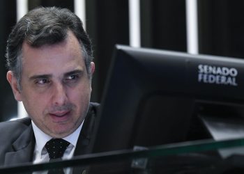 Senador Pacheco reúne lideres para viabilizar piso da enfermagem