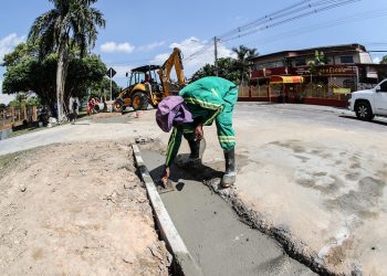 Prefeitura de Manaus intensifica serviços de recuperação asfáltica e drenagem profunda na zona Leste