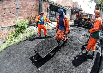 Programa ‘Asfalta Manaus’ segue em ritmo acelerado beneficiando ruas do bairro Novo Israel