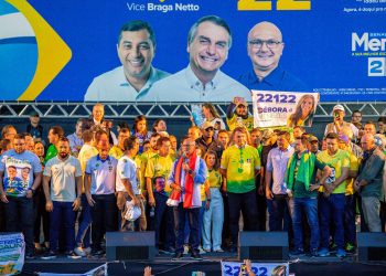 Bolsonaro leva 30 mil pessoas para comício no Espaço Torres e ratifica apoio a Coronel Menezes e Wilson Lima
