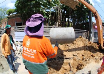 Prefeitura de Manaus atua em mais uma obra emergencial de recuperação de tubulação de drenagem no bairro Coroado