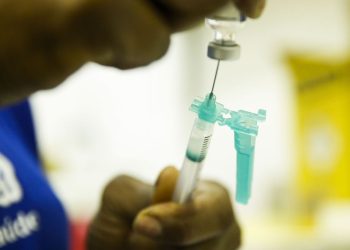 Baixa adesão vacinal para poliomielite no país preocupa especialistas