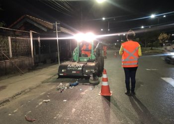 Prefeitura utiliza vassouras mecânicas em limpeza da avenida Margarita, na zona Norte