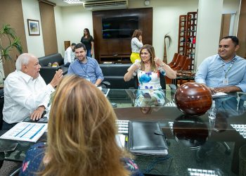 Prefeitura de Manaus busca parceria com Sesi para oferecer mil vagas em novas creches