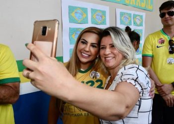 Um dia após o 1° turno, Débora Menezes convoca mulheres para integrarem a campanha de reeleição de Bolsonaro”