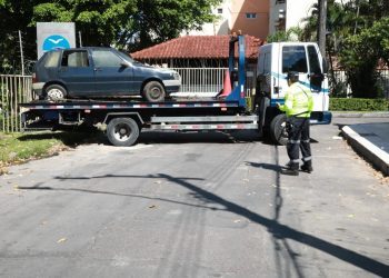 Veículos abandonados nas ruas serão recolhidos para o parqueamento da Prefeitura de Manaus