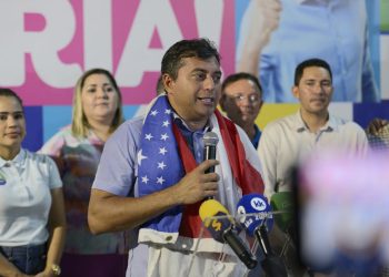 Povo deu recado firme sobre o que quer para os próximos quatro anos, diz Wilson em comício com 10 mil apoiadores