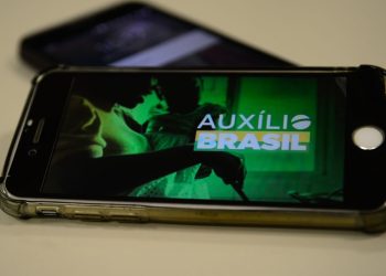 Beneficiários do Auxílio Brasil com NIS de final 6 recebem hoje