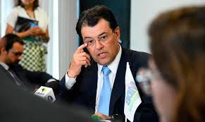 Braga gastou 133% a mais por cada voto conquistado no primeiro turno do que Wilson, mas atraiu 50,9% menos eleitores