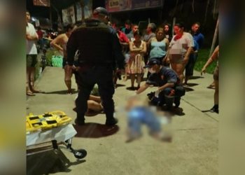 Homem é encontrado agonizando dentro de carro após ser assaltado em Manaus