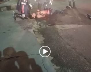 Vídeo: Após dar ‘pinote’ na Polícia assaltantes caem de Motocicleta e ficam gravemente feridos em Manaus