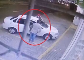 Criminosos furtam carro do estacionamento de Drogaria na Boulevard Álvaro Maia