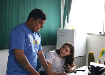 Sala de rádio em Boa Vista é janela de comunicação com os yanomami