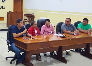 Em Urucará, Gerência Florestal do Ipaam orienta sobre regularização de movelarias