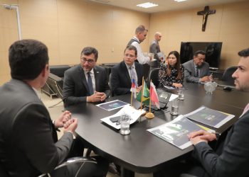 Wilson Lima apresenta ‘Amazonas Meu Lar’ ao ministro das Cidades e para a presidente da Caixa