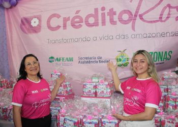 Governo do Amazonas entrega 7,2mil pacotes de absorventes para alunas da rede pública e contempla mais de 80 mulheres com Crédito Rosa, em Beruri