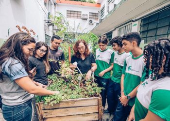 Pesquisa apoiada pelo Governo do Amazonas organiza jardim sensorial para ensinar botânica e desenvolvimento sustentável